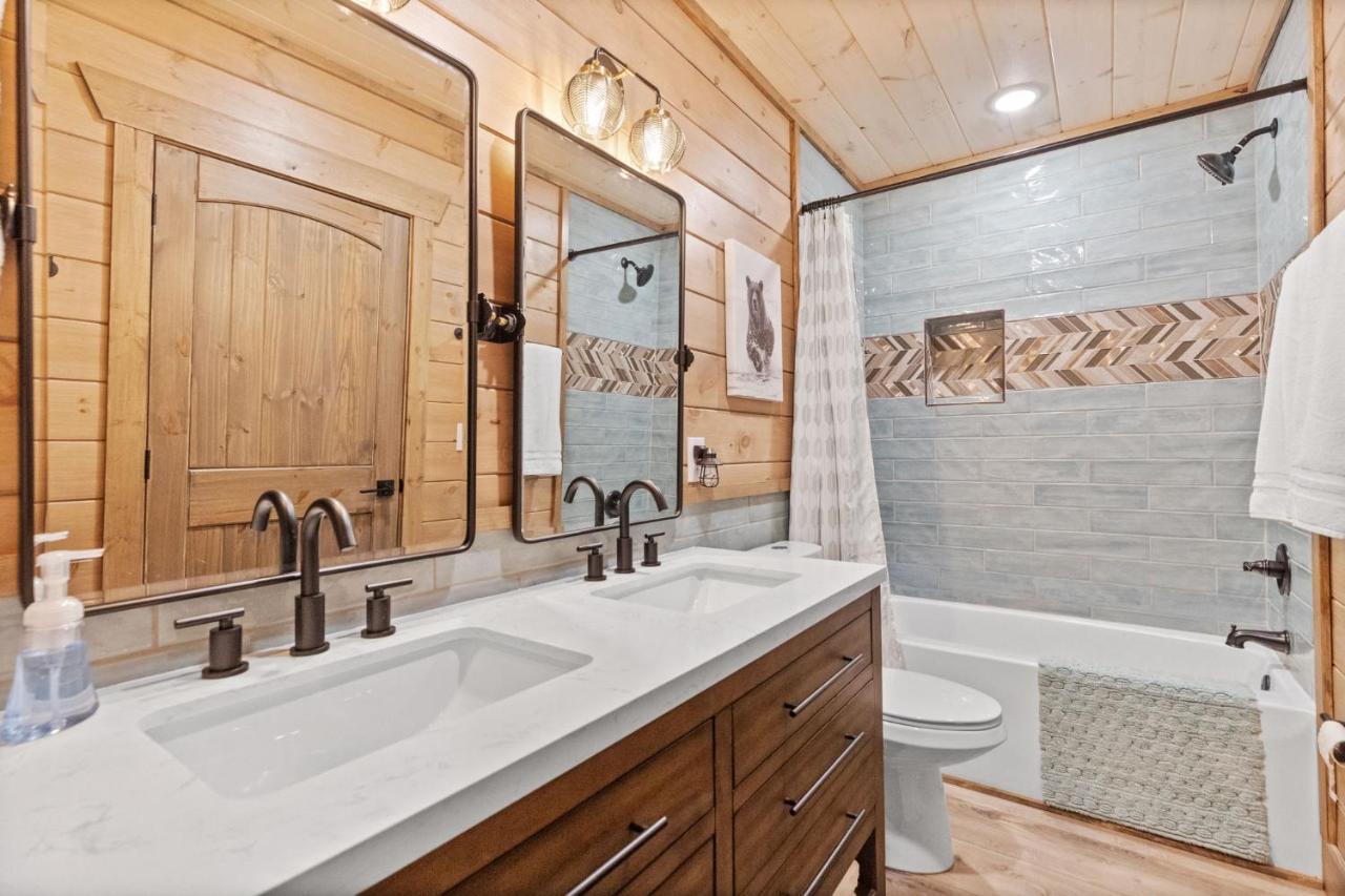 Mins To Gburg Sleeps 8 Hot Tub Arcade Area Pool Villa Gatlinburg Eksteriør bilde