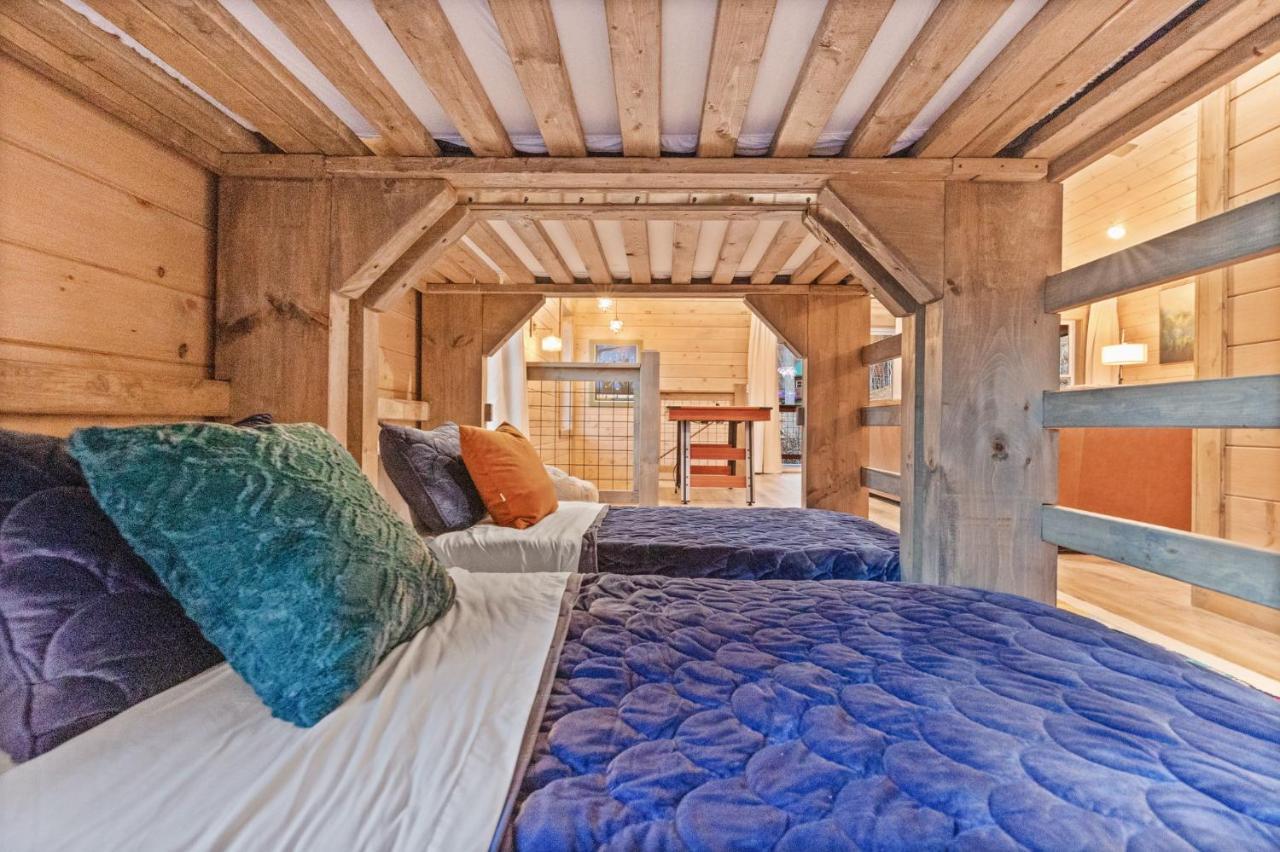 Mins To Gburg Sleeps 8 Hot Tub Arcade Area Pool Villa Gatlinburg Eksteriør bilde