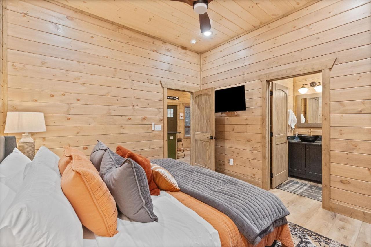 Mins To Gburg Sleeps 8 Hot Tub Arcade Area Pool Villa Gatlinburg Eksteriør bilde