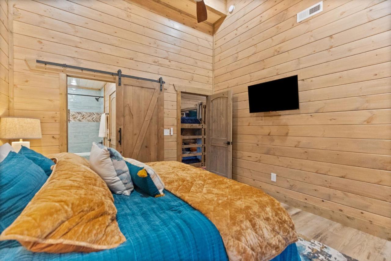 Mins To Gburg Sleeps 8 Hot Tub Arcade Area Pool Villa Gatlinburg Eksteriør bilde