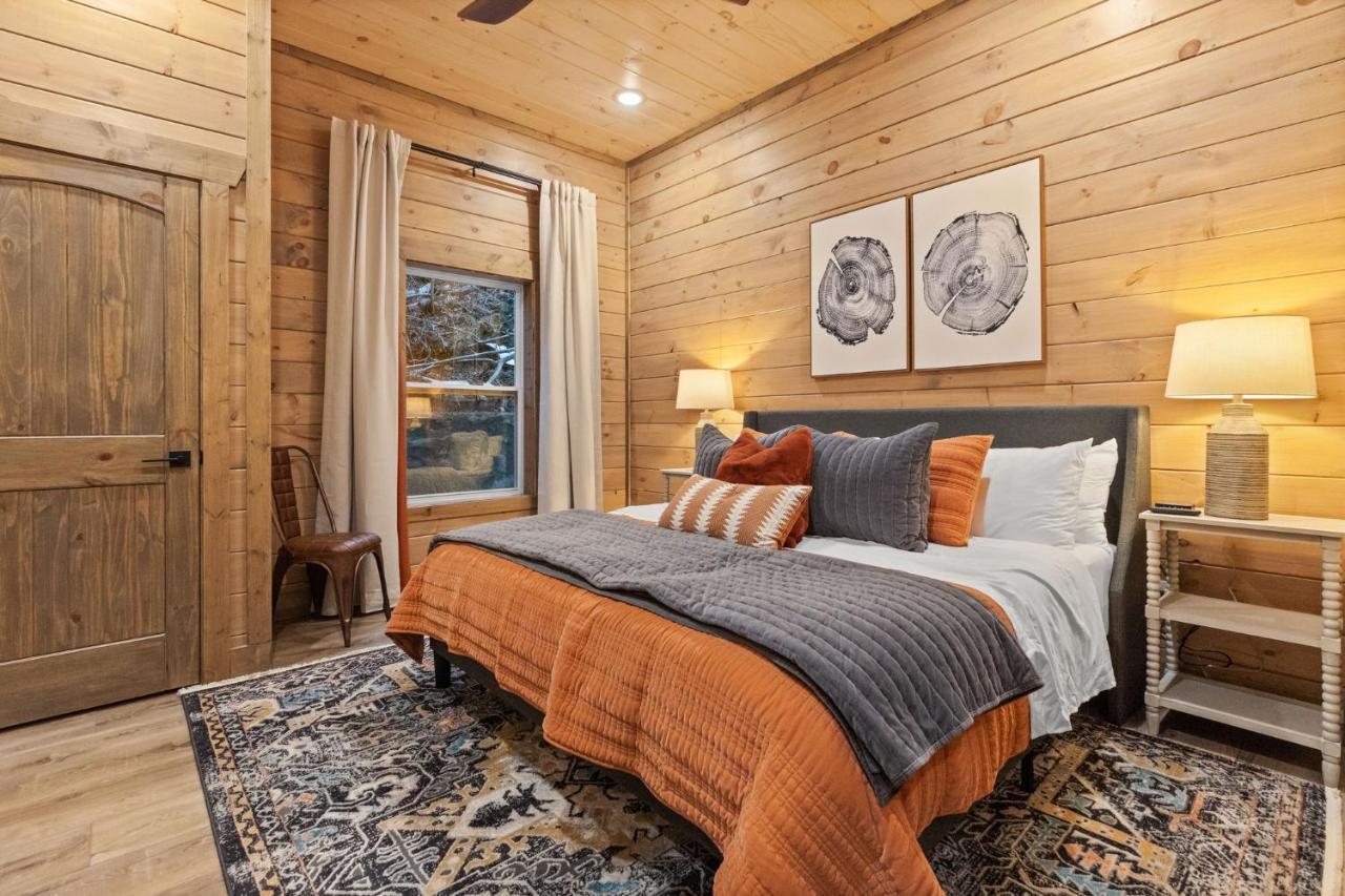 Mins To Gburg Sleeps 8 Hot Tub Arcade Area Pool Villa Gatlinburg Eksteriør bilde