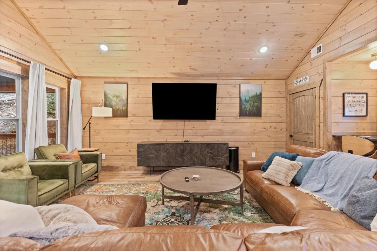 Mins To Gburg Sleeps 8 Hot Tub Arcade Area Pool Villa Gatlinburg Eksteriør bilde