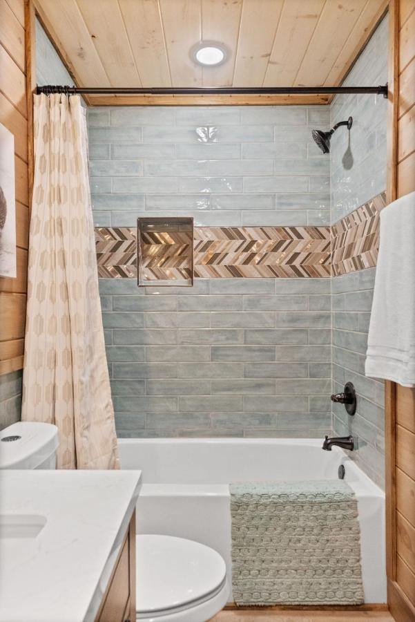 Mins To Gburg Sleeps 8 Hot Tub Arcade Area Pool Villa Gatlinburg Eksteriør bilde
